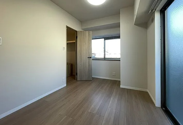 【中古マンション】キャッスルメジェール川越デュオステージの洋室|【リフォーム完了】北6.3帖洋室
