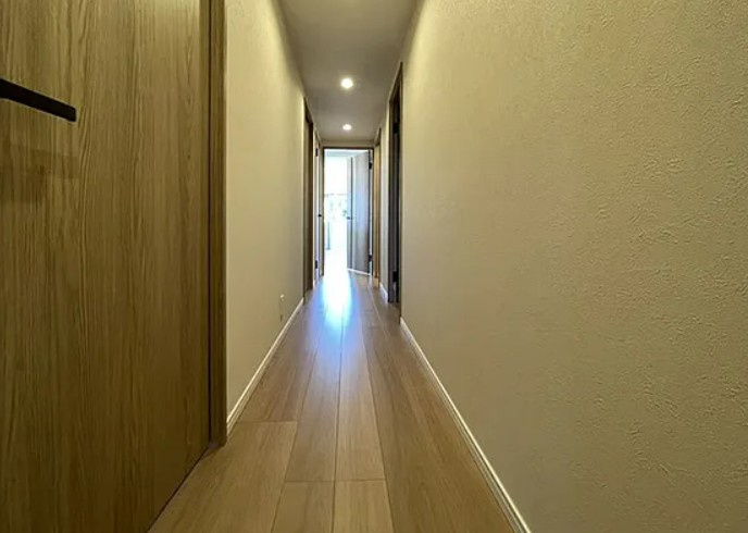 【中古マンション】キャッスルメジェール川越デュオステージの内装|【リフォーム完了】廊下