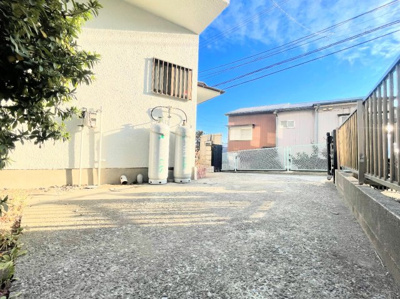【駐車場】 | ◆保土ヶ谷区法泉　中古戸建◆ | ◆敷地内に駐車スペースがあり、日々の車移動もスムーズです。