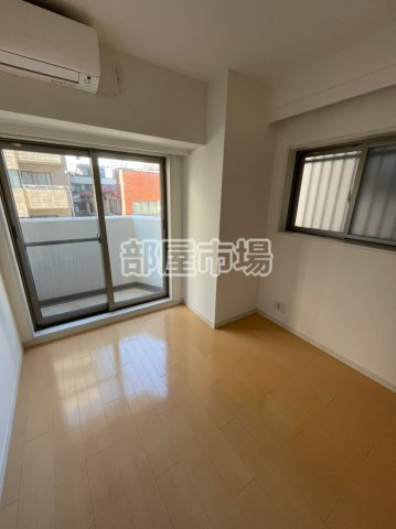 ラクラス新御徒町の洋室