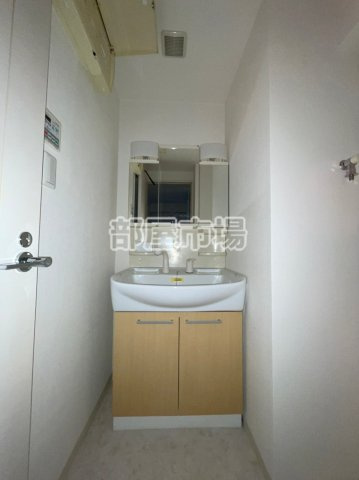 ラクラス新御徒町の洗面所