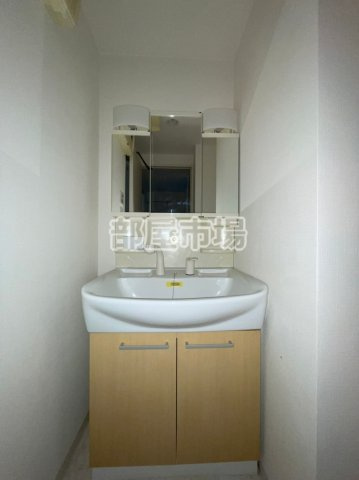 ラクラス新御徒町の洗面所