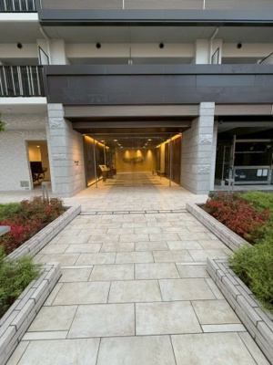 【エントランス】 | スプランディッド十三本町