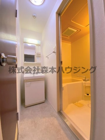 【洗面所】 | 　東洋プラザしろきた | 明るい洗面所です