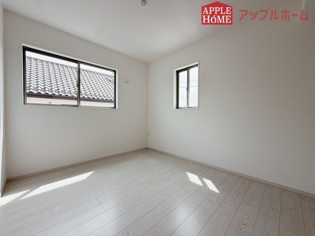 【新築住宅】坂戸市鶴舞 1期 全1棟の洋室|２階居室は全室収納スペースあり！たっぷりある収納活用でお部屋もキレイを保てます♪