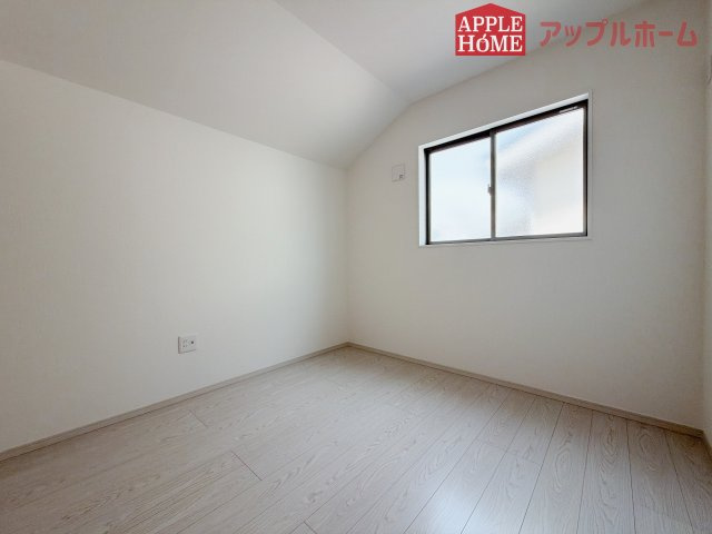 【新築住宅】坂戸市鶴舞 1期 全1棟の洋室|２階居室は全室収納スペースあり！たっぷりある収納活用でお部屋もキレイを保てます♪