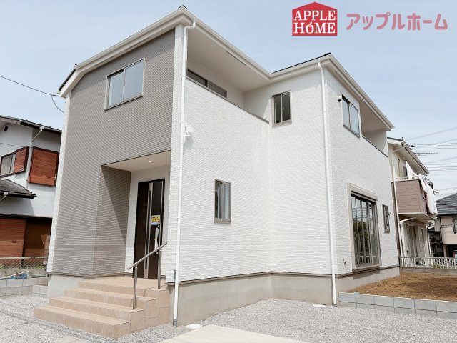 【新築住宅】坂戸市鶴舞 1期 全1棟の外観|◆外観写真◆白貴重で清潔感あふれる外観が目を引くお洒落ハウス！ぜひ一度内覧へお越しください！物件の魅力沢山お伝えします！いつでもお気軽にお問合せOKです！TEL「0120-466263」