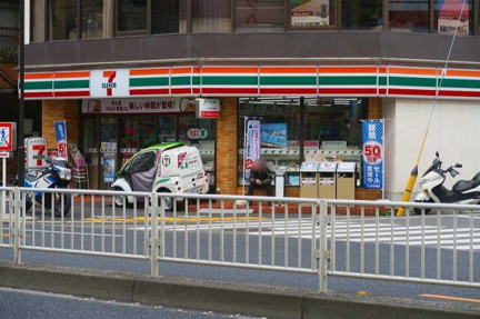 セブンイレブン　中小…まで106m