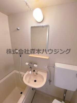 【洗面所】 | 　ブルースカイハイツ新森 | ※同タイプ別室の写真となります。
　設備内容など相違がある場合あくまで現状優先となります。