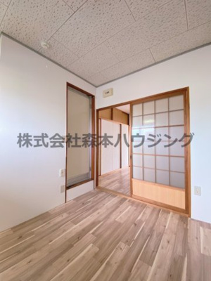【居間・リビング】 | 　ブルースカイハイツ新森 | ※同タイプ別室の写真となります。
　設備内容など相違がある場合あくまで現状優先となります。