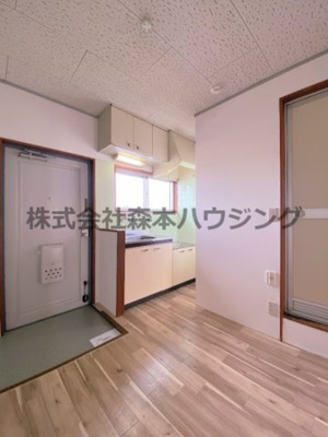【居間・リビング】 | 　ブルースカイハイツ新森 | ※同タイプ別室の写真となります。
　設備内容など相違がある場合あくまで現状優先となります。