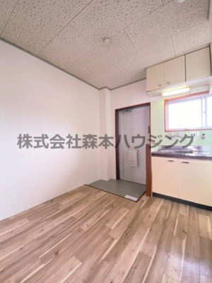 【居間・リビング】 | 　ブルースカイハイツ新森 | ※同タイプ別室の写真となります。
　設備内容など相違がある場合あくまで現状優先となります。