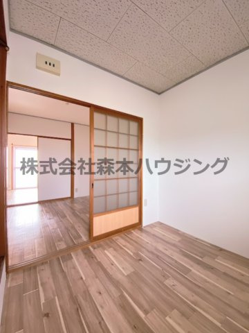 【居間・リビング】 | 　ブルースカイハイツ新森 | ※同タイプ別室の写真となります。
　設備内容など相違がある場合あくまで現状優先となります。