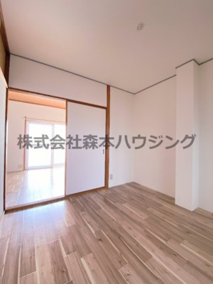 【洋室】 | 　ブルースカイハイツ新森 | ※同タイプ別室の写真となります。
　設備内容など相違がある場合あくまで現状優先となります。