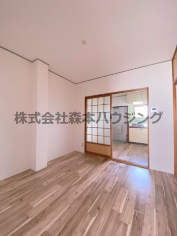 【洋室】 | 　ブルースカイハイツ新森 | ※同タイプ別室の写真となります。
　設備内容など相違がある場合あくまで現状優先となります。
