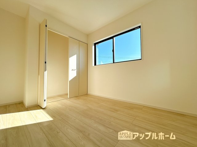 【新築住宅】比企郡嵐山町 15期の洋室|２階居室は全室収納あり！たっぷりある収納活用でお部屋もキレイを保てます♪
