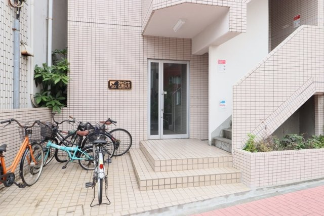 スカイコート大森山王のエントランス