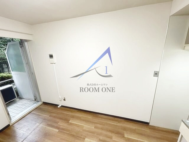 ソフトタウン赤坂の居間・リビング|洋室のお部屋です。