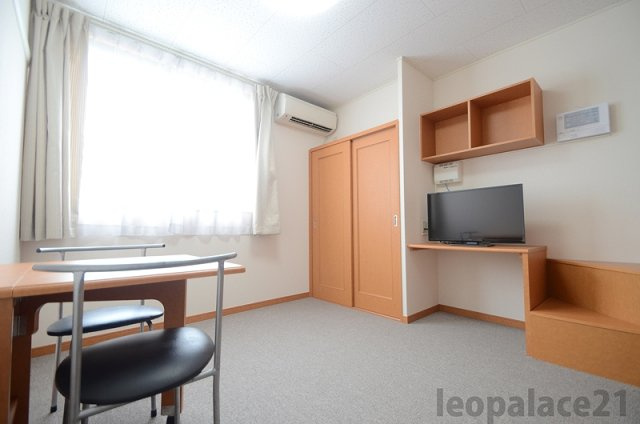 レオパレスマカービルシャナの居間・リビング|実際のお部屋と異なる場合がございます。