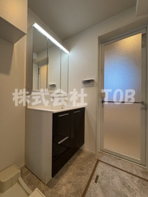 【独立洗面台】 | ミュージションテラス調布柴崎 | 1F　3面鏡シャンプードレッサー