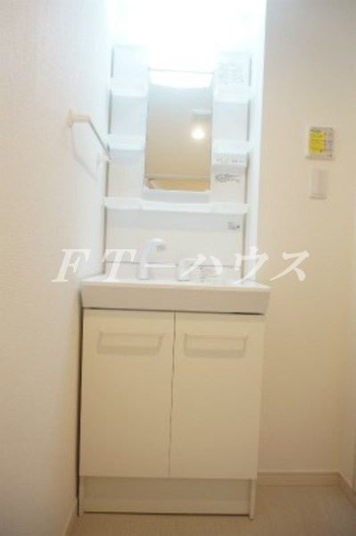 習志野市本大久保４丁目のアパートの洗面所