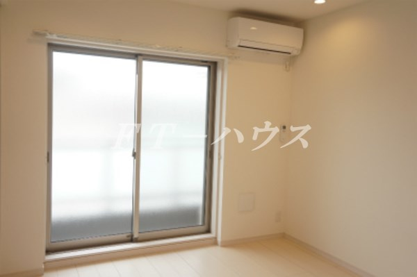 習志野市本大久保４丁目のアパートの居間・リビング