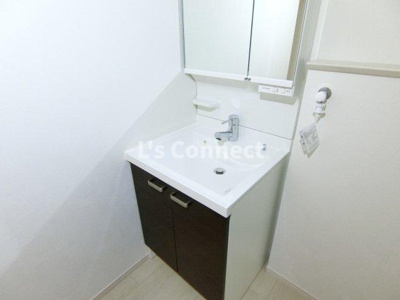 【洗面所】 | メリディアン川平伍番館 | 朝の支度もスムーズな独立洗面台。