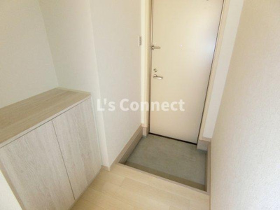 【玄関】 | メリディアン川平伍番館 | 下駄箱付きで靴も収納できます。