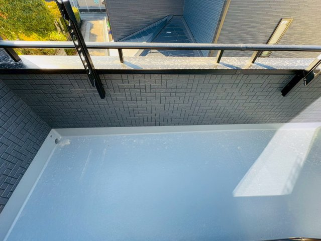 高知市介良乙9期4棟 2号棟のバルコニー|日当たり良好のバルコニー。洗濯物がしっかり乾く心地よい空間