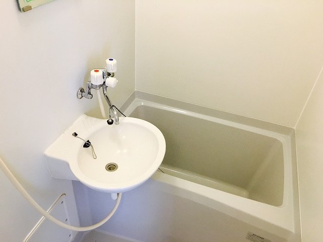 レオパレスドムス筑紫野の浴室|バス・トイレ別です。