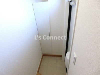 【玄関】 | アイワスクエア | 背の高い下駄箱で靴も収納できます。