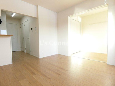 【居間・リビング】 | アイワスクエア | ９．２帖の洋室はリビングとして使えます。