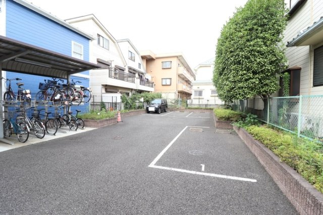 アルエンテの駐車場