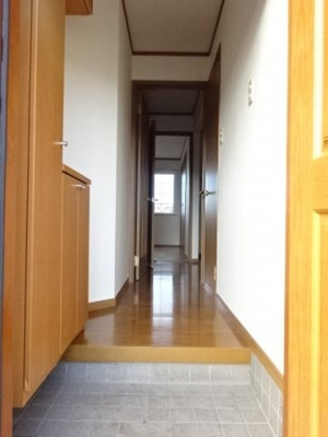 【玄関】 | アン・プレーヌＢ | 収納もある玄関です