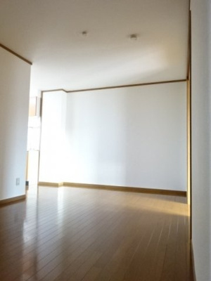 【居間・リビング】 | アン・プレーヌＢ | こちらのリビングで趣味の時間をお楽しみください