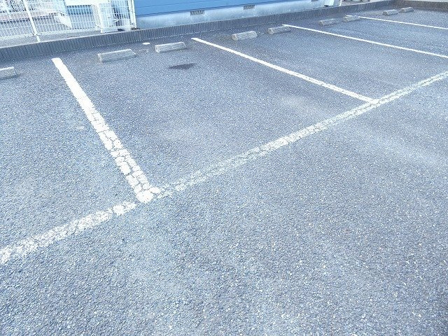 エレガンテ・Ｍ　Ⅰの駐車場|駐車場があるので、車を買う予定の方も安心です