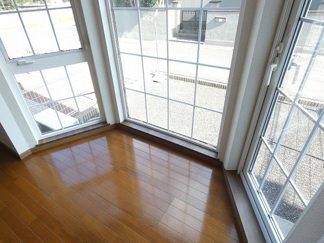 エレガンテ・Ｍ　Ⅰのバルコニー|暖かな日差しのふりそそぐバルコニー