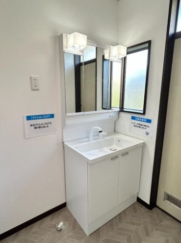 厚木市鳶尾5丁目　中古戸建の独立洗面台|朝の身支度には欠かせない独立洗面化粧台