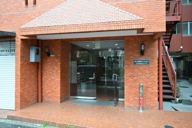 第３２宮庭マンションのエントランス