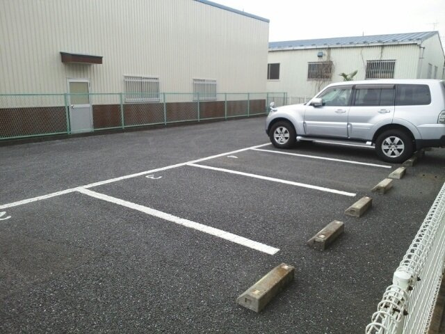 グランパティオの駐車場