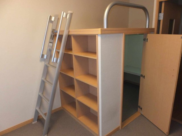 レオパレスコウドの内装|ベット下に収納できます！