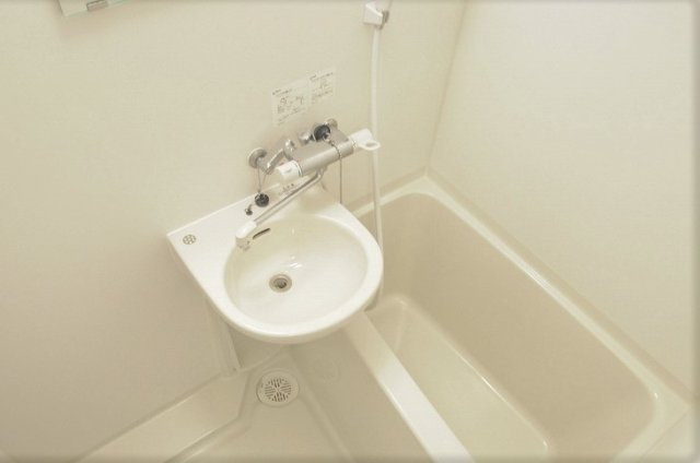 レオパレスＮＥＷ　ＢＲＯＡＤの浴室