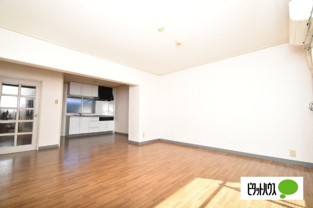 ＫＧ　Apartmentsの居間・リビング