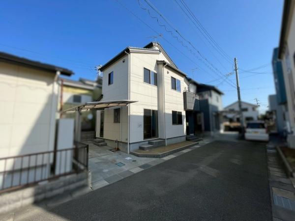 和歌山市松ケ丘2丁目　中古戸建の前面道路含む現地写真