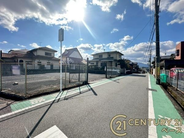 北葛城郡上牧町桜ケ丘３丁目の売地の前面道路含む現地写真