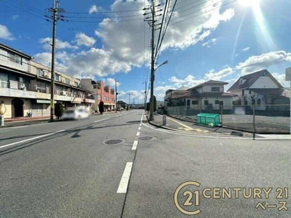 北葛城郡上牧町桜ケ丘３丁目の売地の前面道路含む現地写真