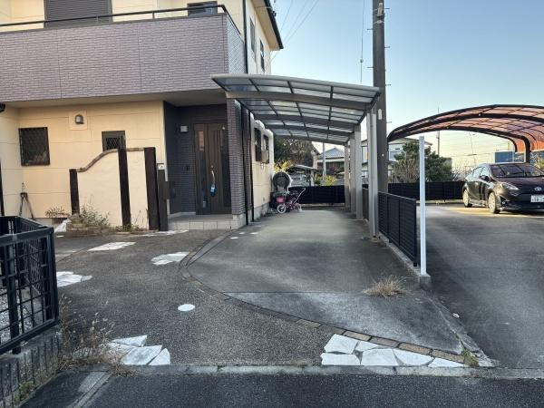 岡崎市鴨田町向山・中古戸建の駐車場|２台駐車できます！