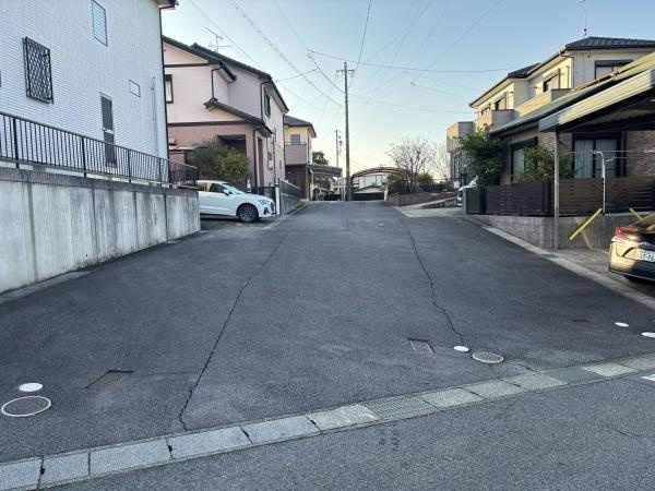 岡崎市鴨田町向山・中古戸建の前面道路含む現地写真|前面道路です。