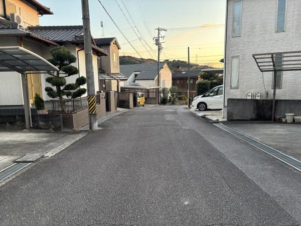 岡崎市細川町扇田・中古戸建の前面道路含む現地写真|前面道路です。