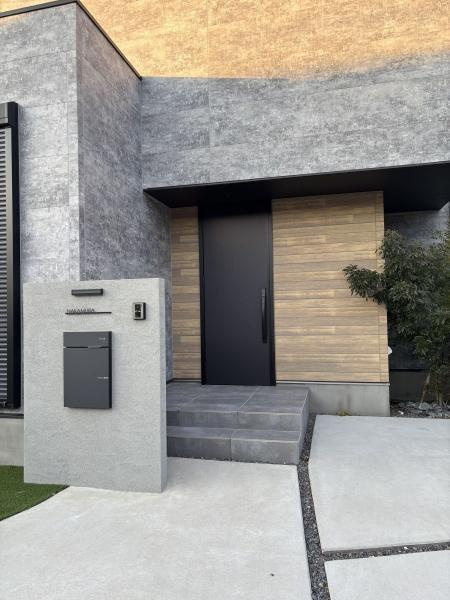 岡崎市上里3丁目・中古戸建の玄関|訪れる人を心地よく迎え入れます。